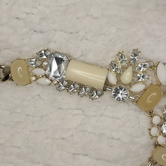 Statement necklace Gold-toned, Acrylic CreamStones and Rhinestones 19" 3 in ext. - Picture 4 of 5